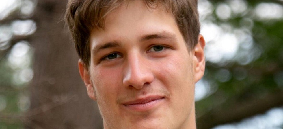 Perde il controllo dell’Audi e si ribalta, morto a pochi passi da casa il 24enne Riccardo Scalvinoni